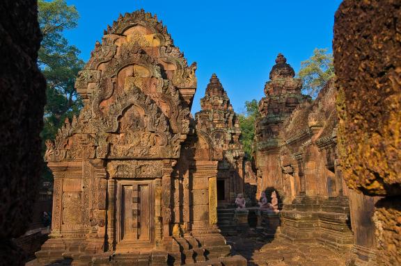 Trekking vers le temple de Banteay Srei sur le site d'Angkor
