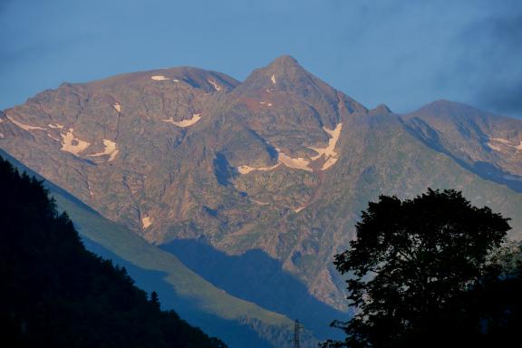 Trek dans le massif du Montcalm dans les Pyrénées