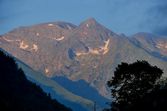 Trek dans le massif du Montcalm dans les Pyrénées