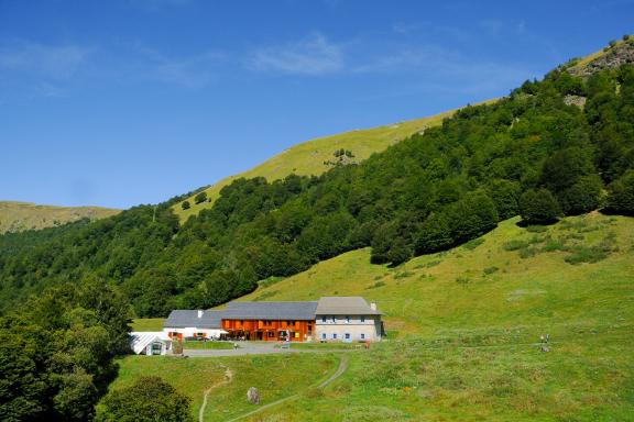 Randonnée près d'une auberge en France