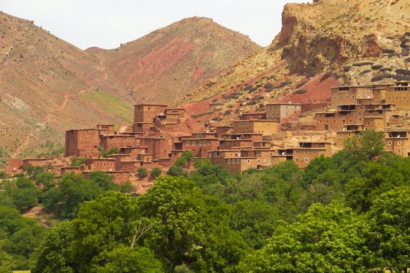 Randonnée vers des habitations des Aït Bou Oulli au Maroc