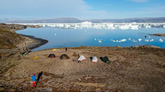 Trekking dans le fjord Sermilik sur la côte est du Groenland