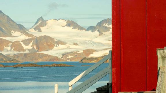 Voyage d'aventure dans le village de pêcheurs de Kuummiut sur la côte est du Groenland