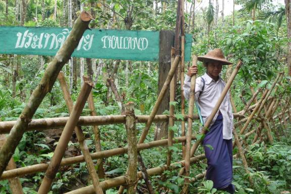 Franchissement d'un passage frontalier entre Thaïlande et Birmanie