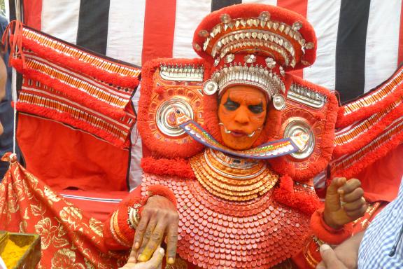 Trek vers un danseur de Theyyam dans le nord du Kerala