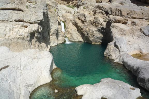 randonnée vers les vasques d'un wadi omanais