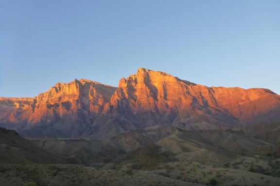 Trekking vers les montagnes du Jebel Hajjar