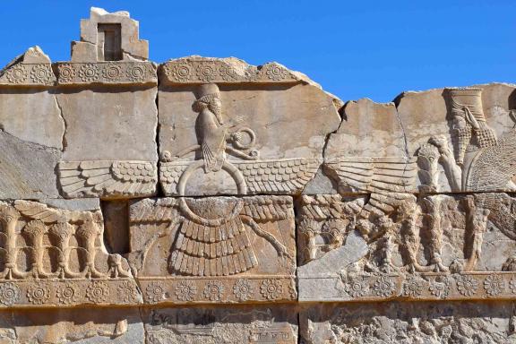Observation du Faravahar de Persépolis près de Shiraz