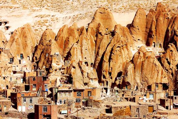 Trek vers le illage troglodyte de Kandovan dans le nord ouest iranien