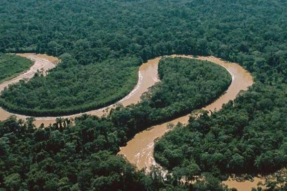 Découverte des méandres de la rivière Wapoga dans la région de Nabire