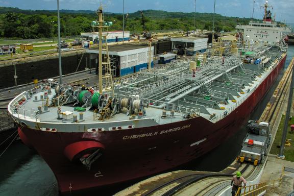 Découverte de l'écluse du canal de Panama au Panama
Au Panama, Gatun Lock est une des Ècluses principales du canal dans la province de Colon proche de l'atlantique.

© David Ducoin
www.tribuducoin.com