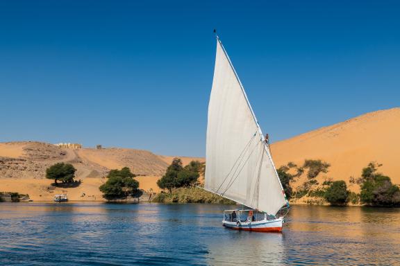 Navigation sur une felouque près de l'île Éléphantine en Haute Ėgypte