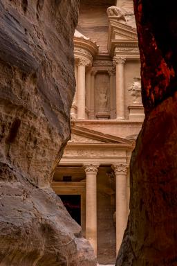 Découverte culturelle d'Al Khazneh sur le site archéologique de Pétra dans le désert nabatéen