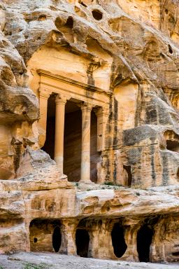 Randonnée vers les tombes de la "Petite Pétraé à Beida