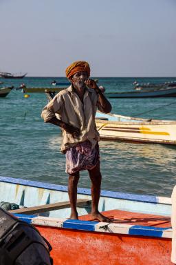 Navigation avec un pêcheur socotri à Qalantsyia