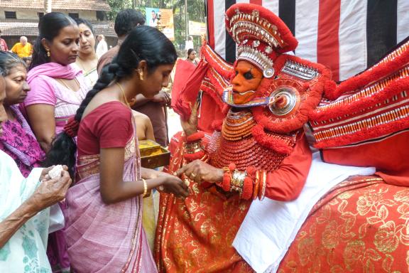 Immersion dans un Theyyam au coeur d'un village du nord du Kerala