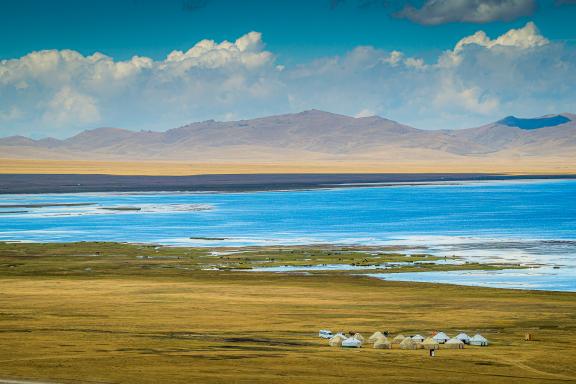 Randonnée sur les rives du lac Son Kul au pamir Kirghizistan