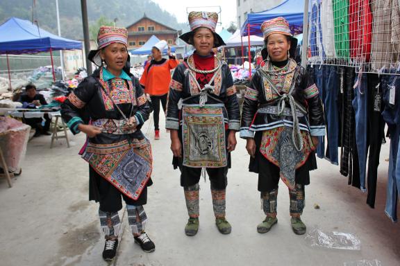 Voyage vers des femmes miao au marché de Dayu au Guizhou oriental