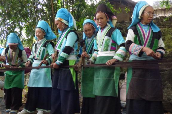 Découverte du travail collectif des femmes buyi au Guizhou occidental