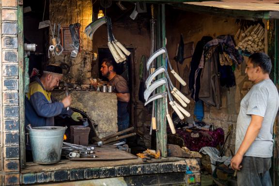 Voyage et découverte d'un atelier de forgerons à Osh