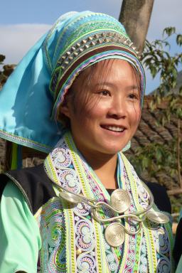 Trek vers une femme buyi du Guizhou de la région de Pu'An
