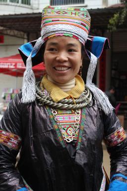 Trek vers une femme du peuple miao au Guizhou oriental