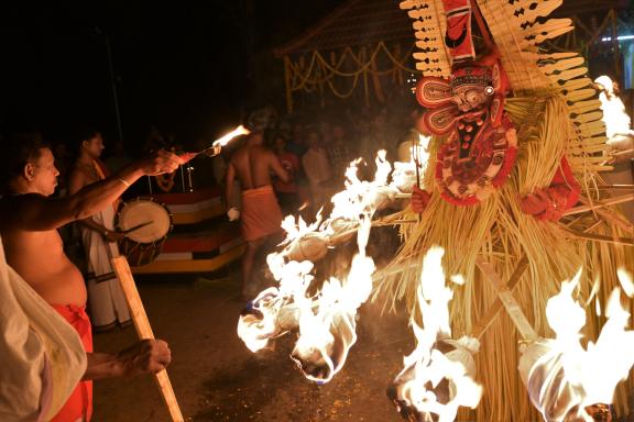 Voyage vers une cérémonie de Theyyam au nord du Kerala