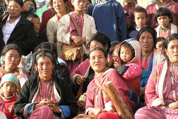 Voyage vers des villageois monpa à une cérémonie en Arunachal Pradesh
