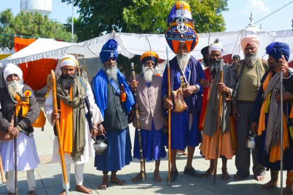 Immersion dans la fête Hola Mohalla des Sikh à Anandpur Sahib au Pendjab