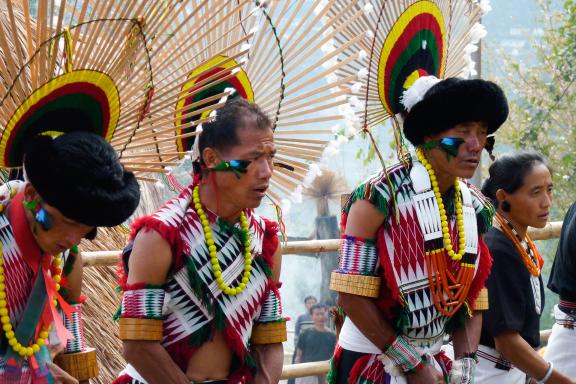 Trekking vers des danseurs naga chakhesang au Hornbill festival