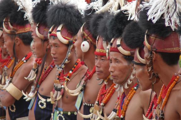 Voyage vers des danseurs naga konyak au Hornbill festival