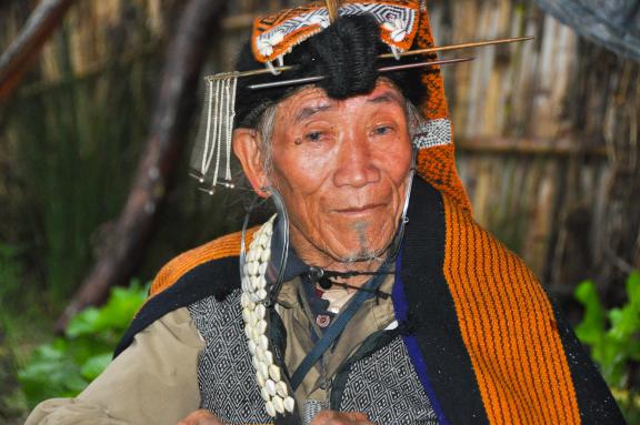 Rencontre d'un chaman du peuple apatani dans la région de Ziro