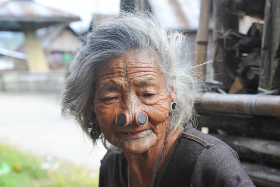 Trekking vers une femme apatani dans son village en Arunachal Pradesh