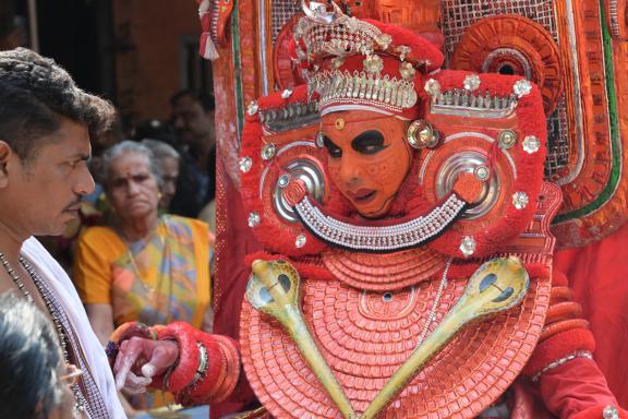 Immersion dans un Theyyam au coeur d'un village du nord du Kerala