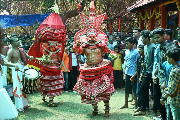 Voyage vers un rituel de theyyam parmi les villageois au nord du Kerala