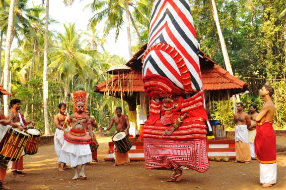 Voyage vers une cérémonie de Theyyam au nord du Kerala