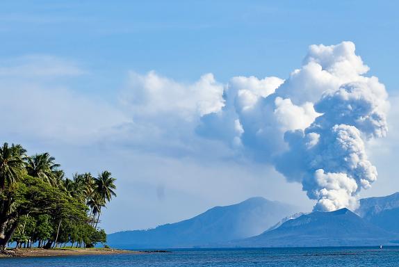 Voyage vers le volcan Tavurvur sur l'île de Nouvelle-Bretagne