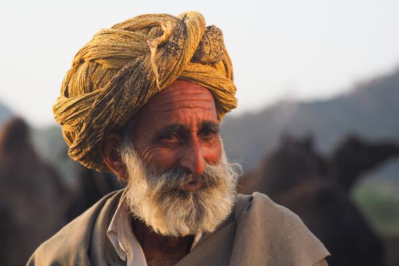 Voyage vers un homme rajpoute et son turban au Rajasthan