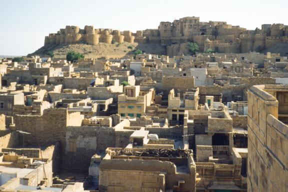 Trekking vers la cité ancienne de Jaisalmer en bordure du désert du Thar