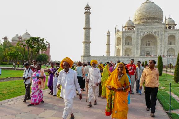 Randonnée vers le mausolée du Taj Mahal près d'Agra