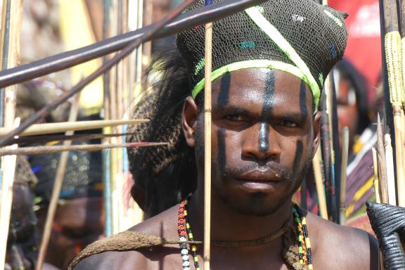 Randonnée vers le Baliem festival avec les papous dani de la région de Wamena