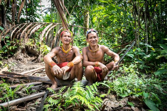 Trek avec deux chamans mentawaï sur l'île de Siberut