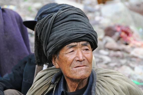 Trek vers un homme yi des Da Liangshan