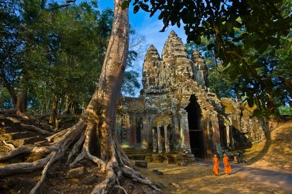 Trek vers la porte nord d'Angkor Thom au coeur du site d'Angkor