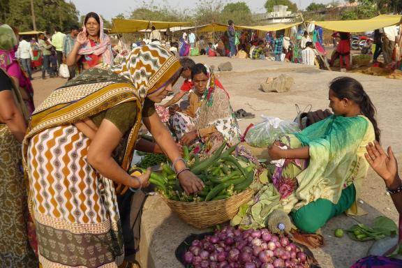 Voyage vers un étal de marché au Gujarat