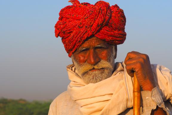 Rencontre avec un homme du peuple raika dans la région d'Ambaji