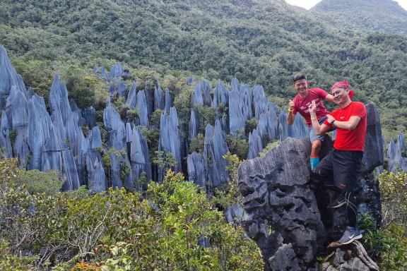 Trekking engagé vers les pinnacles du parc de Mulu au Sarawak oriental
