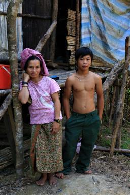 Randonnée vers un couple de Penan dans les Bario Highlands au Sarawak