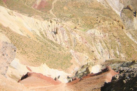 Randonnée dans la descente du plateau de Tarkedit