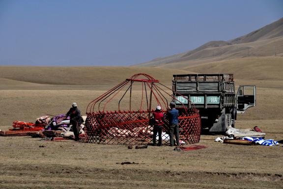 Voyage et démontage de la yourte Kirghize